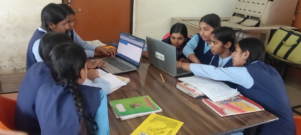 dm_kushinagar's tweet photo. Durga Foundation एवं DeGS के MoU के अंतर्गत, कस्तूरबा गांधी आवासीय बालिका विद्यालय, खिरकिया में E-Literacy Program का Day-4 सफलतापूर्वक आयोजित हुआ। छात्राओं को इंटरनेट उपयोग, साइबर सुरक्षा, PowerPoint एवं डिजिटल पेमेंट (UPI, Net Banking) का प्रशिक्षण प्रदान किया गया, साथ ही ईमेल निर्माण एवं ईमेल भेजने का प्रायोगिक अभ्यास भी कराया गया।

#DigitalIndia #ई_साक्षरता #SkillDevelopment #Kushinagar #EmpoweringGirls #DigitalPayments #DeGS #DurgaFoundation