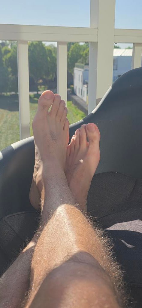 RoyalMaleFeetx's tweet photo. They feel so soft &amp; smell amazing! 🪶👣 https://t.co/jb8ID4tuKI