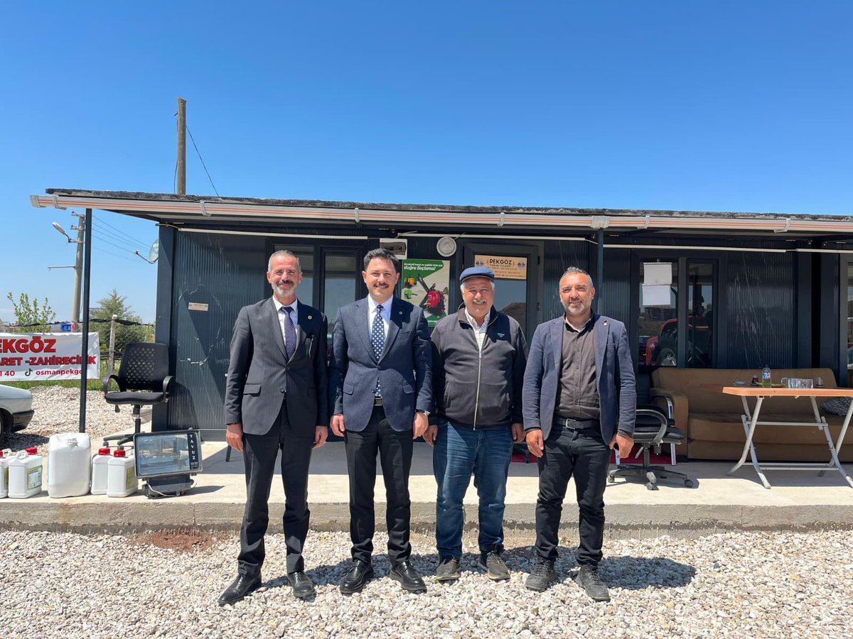 DeliceKaymakaml's tweet photo. 📌Kaymakamımız Tugay CİNGİRT, Çerikli Aile Sağlığı Merkezi ile Çerikli Beldemizde kurulan halk pazarını ziyaret ederek esnaflarımıza hayırlı işler temennisinde bulundu. https://t.co/OjBy4SmpNz