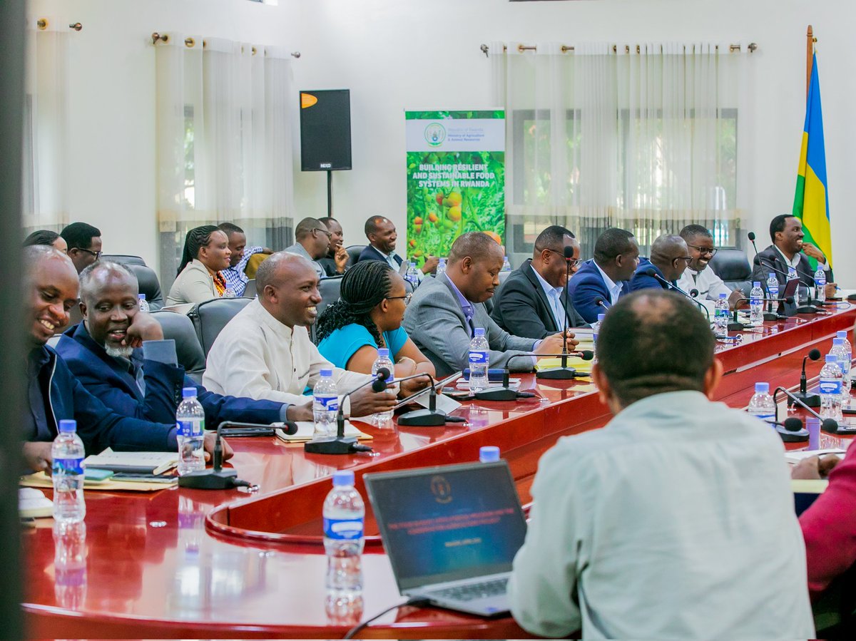RwandaAgri's tweet photo. Today, Hon. @T_Ndabamenye held a meeting with Vice Mayors in charge of Economic Development and Directors of Agriculture &amp; Natural Resources from all districts. They discussed measures to strengthen food security &amp; promote conservation agriculture for sustainable food production. https://t.co/NvcsoIGzmf