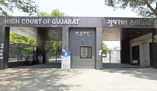 reallegalwiki's tweet image. Gujarat HC took exception to the attire of an IIT Gandhinagar student during a hearing challenging disciplinary action against her.

Read more: legalwiki.co/article/gujara…

Join WhatsApp group: chat.whatsapp.com/EdMs4X02f2dD4I…

#highcourt #legalwiki #legalnews #IIT #student