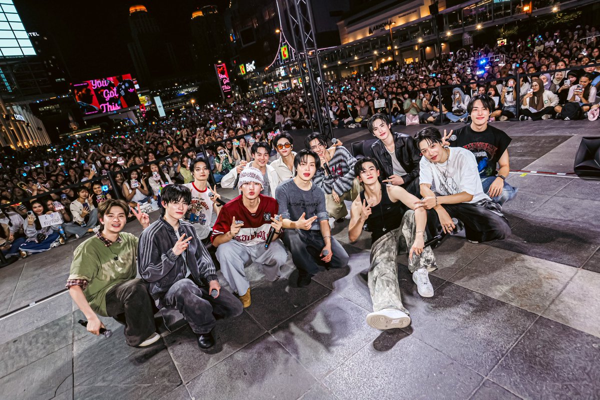 centralwOrld tweet media