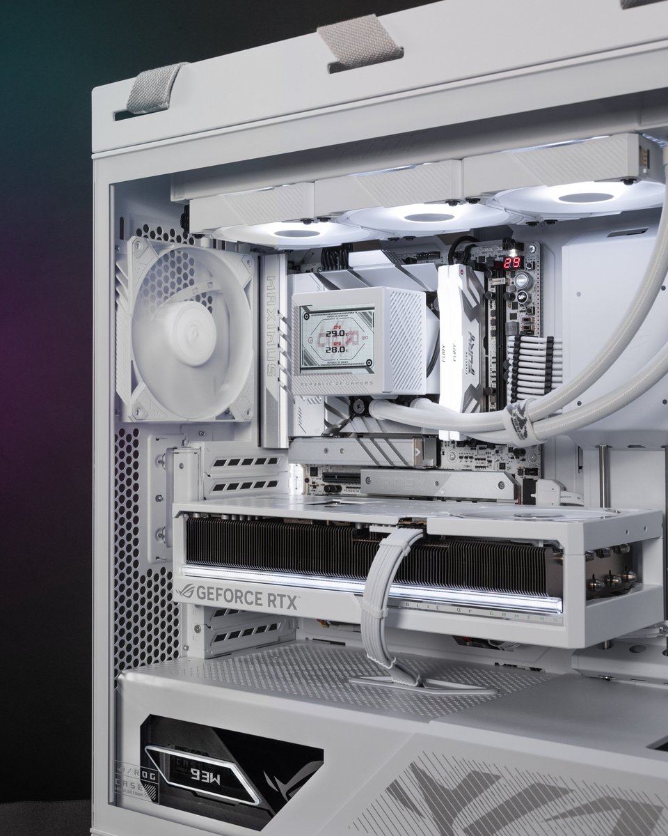 ASUS_ROG_FR's tweet image. Du très lourd qui nous parvient de @mr_matt_lee avec le boîtier blanc #ROG Helios II ! La config : 

➡️Carte graphique : ROG Astral RTX 5080 OC
➡️Alimentation : ROG Thor 1600W Titanium III
➡️Carte mère : ROG Maximus Z890 Apex
➡️Watercooling : ROG Ryujin III 360 ARGB

#PCbuild