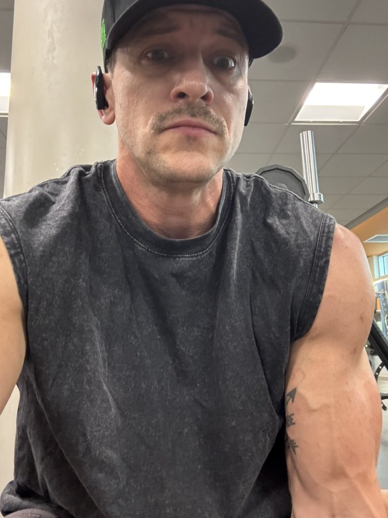 Lawrence | SwolLyfe tweet media