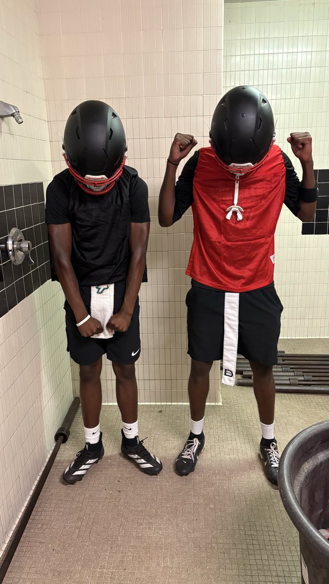 zionqb1's tweet photo. Coming different this season 💯@Elias1on1_ @jav00_17 @GunterCameron_ https://t.co/pKuOJrWSso