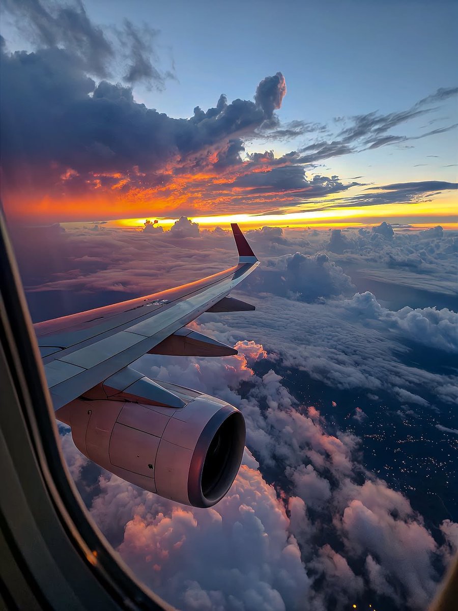 DrinkTravelDine's tweet image. Where you off to? ✈️✈️✈️

#flight #friendlyskies #views #whereto #drinktraveldine