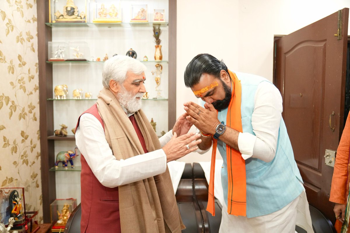 samrat4bjp's tweet photo. भाजपा के वरिष्ठ नेता और पूर्व केंद्रीय मंत्री श्री अश्विनी कुमार चौबे जी के पटना स्थित आवास पर जाकर शिष्टाचार मुलाकात की।

@AshwiniKChoubey https://t.co/hgAgyj6oDG
