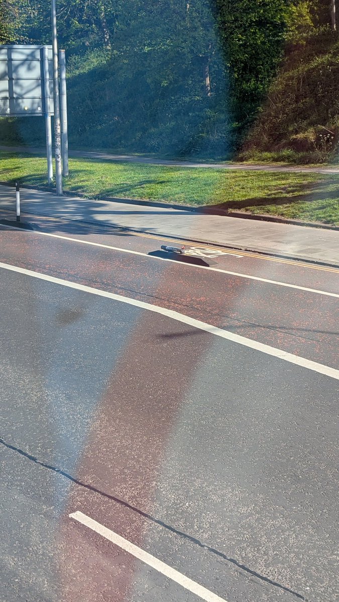 RossBeagle2's tweet photo. @edinhelp One of the cycle bollard has been hit on London Road. This is the last citybound bollard on London Road at Leopold Place. https://t.co/O6QiHhXjO8