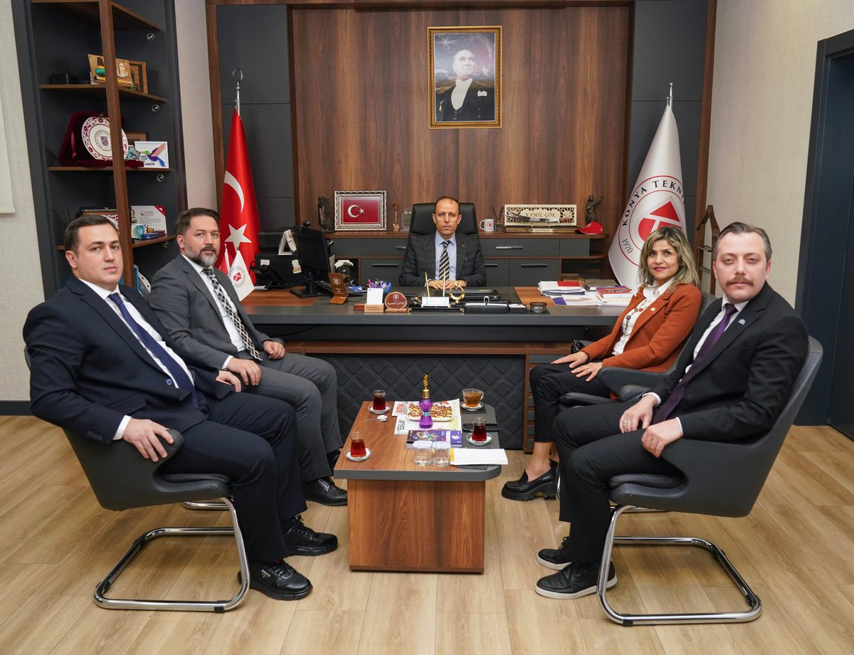 Ktun_GS's tweet photo. Türk Ağır Sanayii ve Hizmet Sektörü Kamu İşverenleri Sendikası (TÜHİS) Kıdemli Baş Uzmanı Fatma Taşkın ve ekip arkadaşları Genel Sekreterimiz Kamil Gök'ü makamında ziyaret etti.
 
Ziyarette çalışanlarımızın özlük hakları konusunda görüş alışverişinde bulunuldu. https://t.co/gJ9ipAgaBx