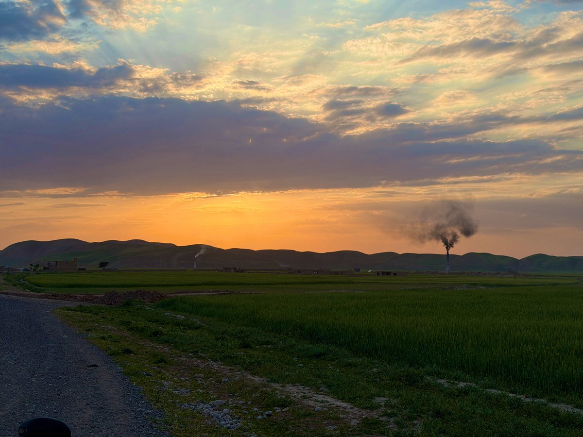 yousafakhtar72's tweet photo. Today I decided: no photos, just the ride but before entering Maimana, I caught a beautiful sunset in my rearview mirror, so I stopped for a while to take it in.
#Afghanistan #NorthernRoute https://t.co/3pGgYPWGEL