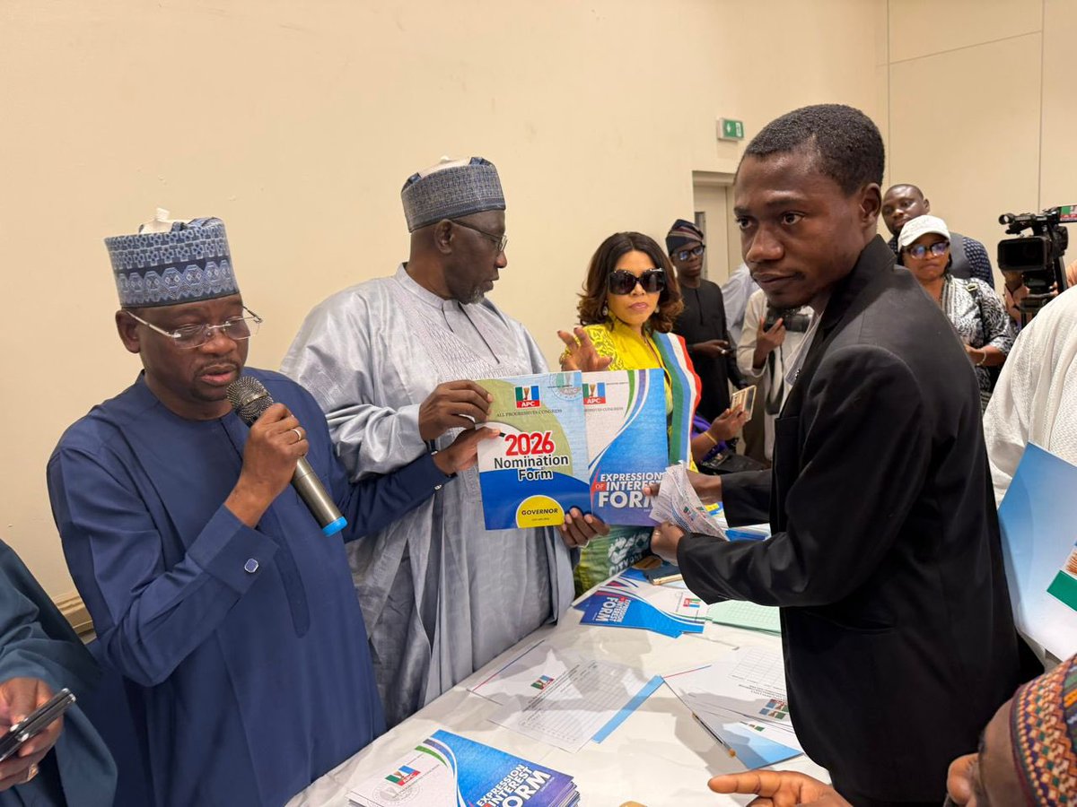 zaMusbeyNe_'s tweet photo. A coalition of youths has secured and picked up the All Progressives Congress governorship nomination forms in Nasarawa on behalf of former Inspector General of Police, Mohammed Abubakar Adamu, as preparations begin for the party’s 2027 gubernatorial primaries. https://t.co/dbLzUTGXk9