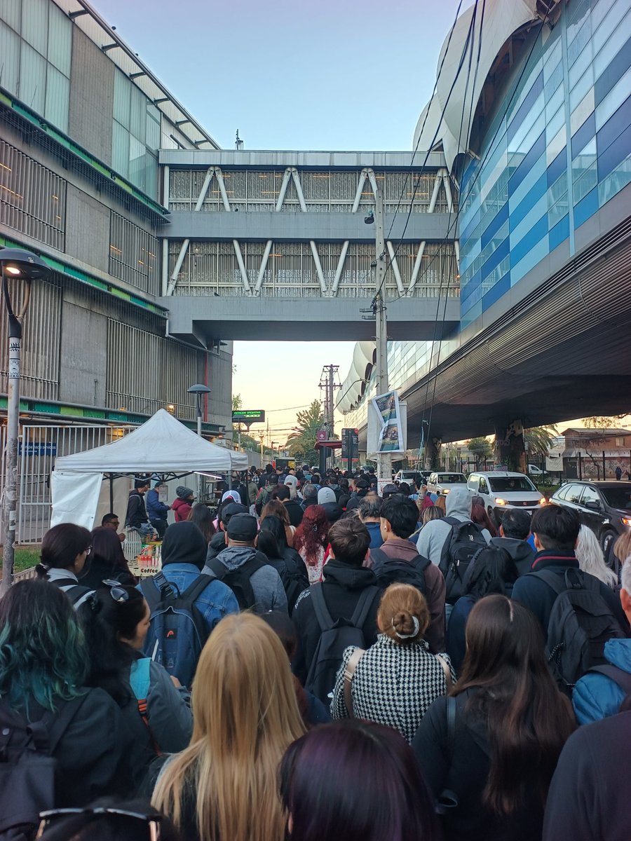 (walk over) tweet media