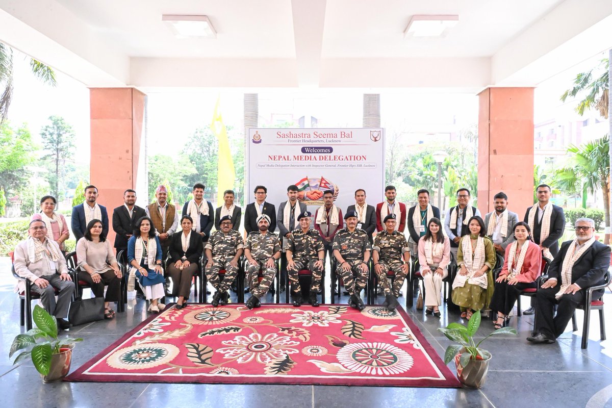 SSBFTRLUCKNOW's tweet photo. #ssbftrlucknow  में #nepal मीडिया प्रतिनिधिमंडल का स्वागत किया गया, श्री @ratnsanjayips, महानिरीक्षक, सीमांत लखनऊ के साथ बैठक में भारत-नेपाल सीमा, समन्वय एवं द्विपक्षीय सहयोग के विविध आयामों पर सार्थक चर्चा हुई।
#SSB #FTRLucknow #IndiaNepalFriendship #BorderCoordination https://t.co/h2rUnTKaZV