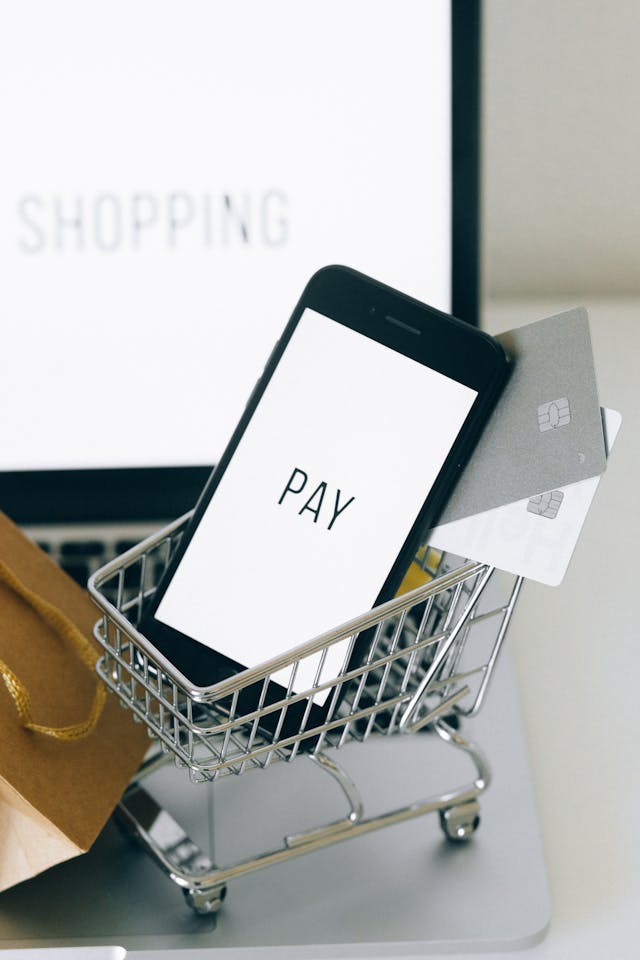 SSRN's tweet image. This paper shows trust drives purchase intention in #socialcommerce. Cognitive trust (security, reliability) and emotional #trust (social presence, authenticity) work together. Peer content and influencers help  but authenticity concerns remain. spkl.io/6014AfCmo