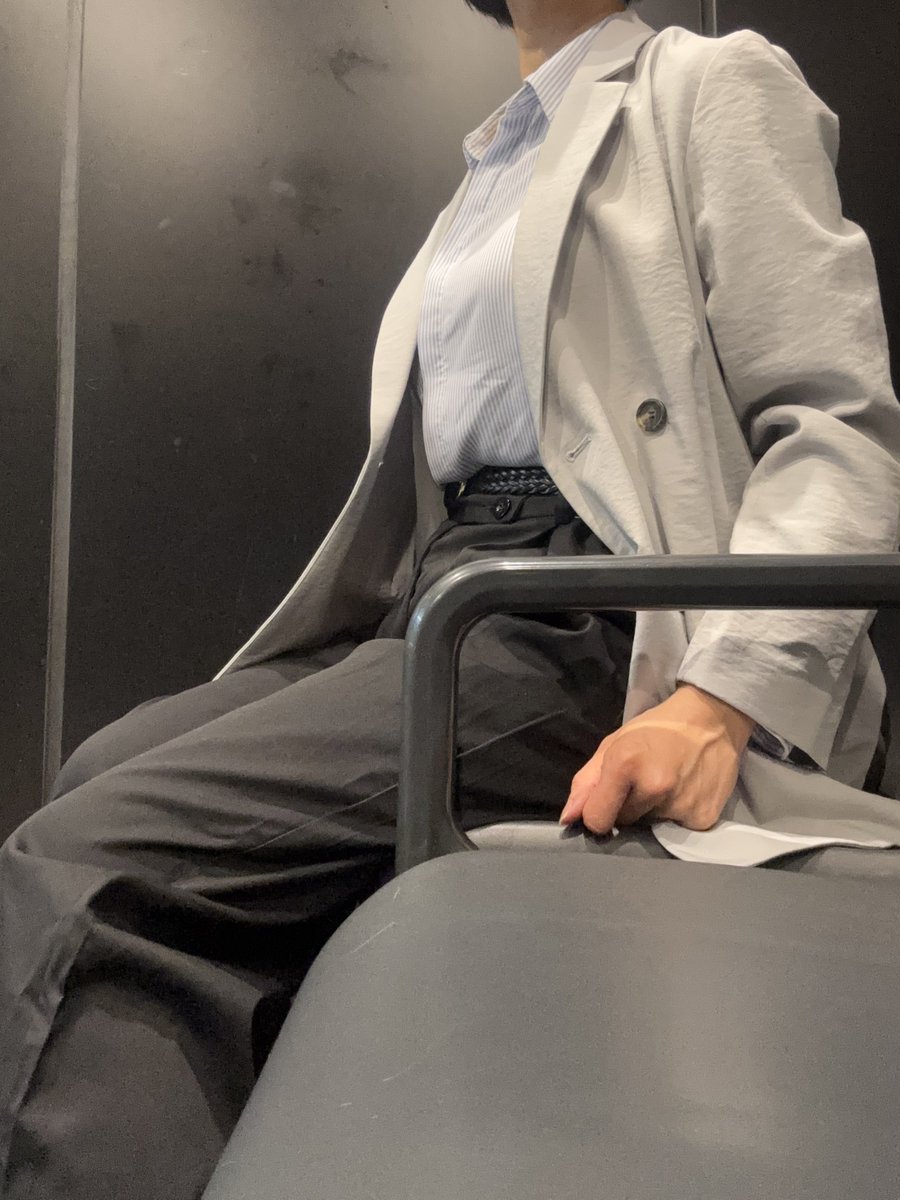 nahopeppe's tweet photo. 実は今日ブティックのパンツはいてた🤭
お友達にはすーぐ見せたのに
ご本人様に言うの忘れて帰ってきた
こんなの言わなきゃ絶対わからないのに
言い忘れるとか何してんの😂
せっかく裾上げして初めて着たのに😂
ばかー😂
#ブティックイマズ
#古着
#買ってしまえば私のもの
#ステルスブティック https://t.co/gYGBmE8aPg