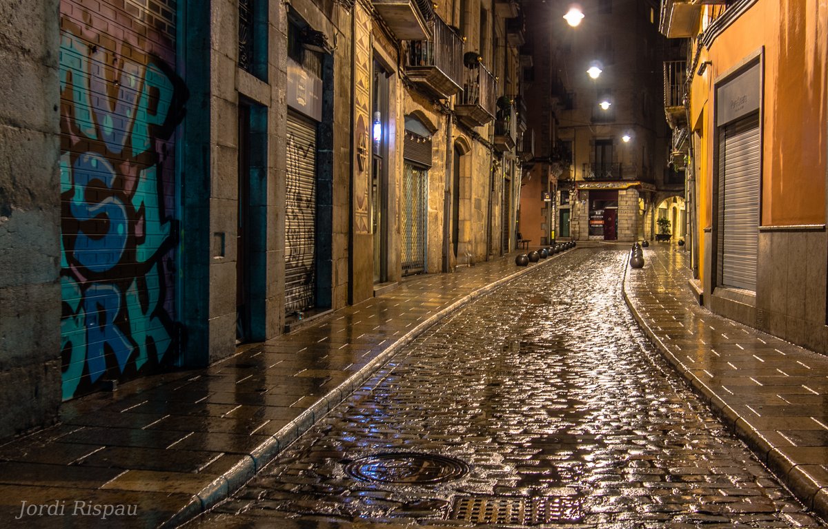 jrispau's tweet photo. Carrer de la Cort Reial.
Bona setmana.
#streetphotography #girona #sonya7 https://t.co/nLXuIxqcgl