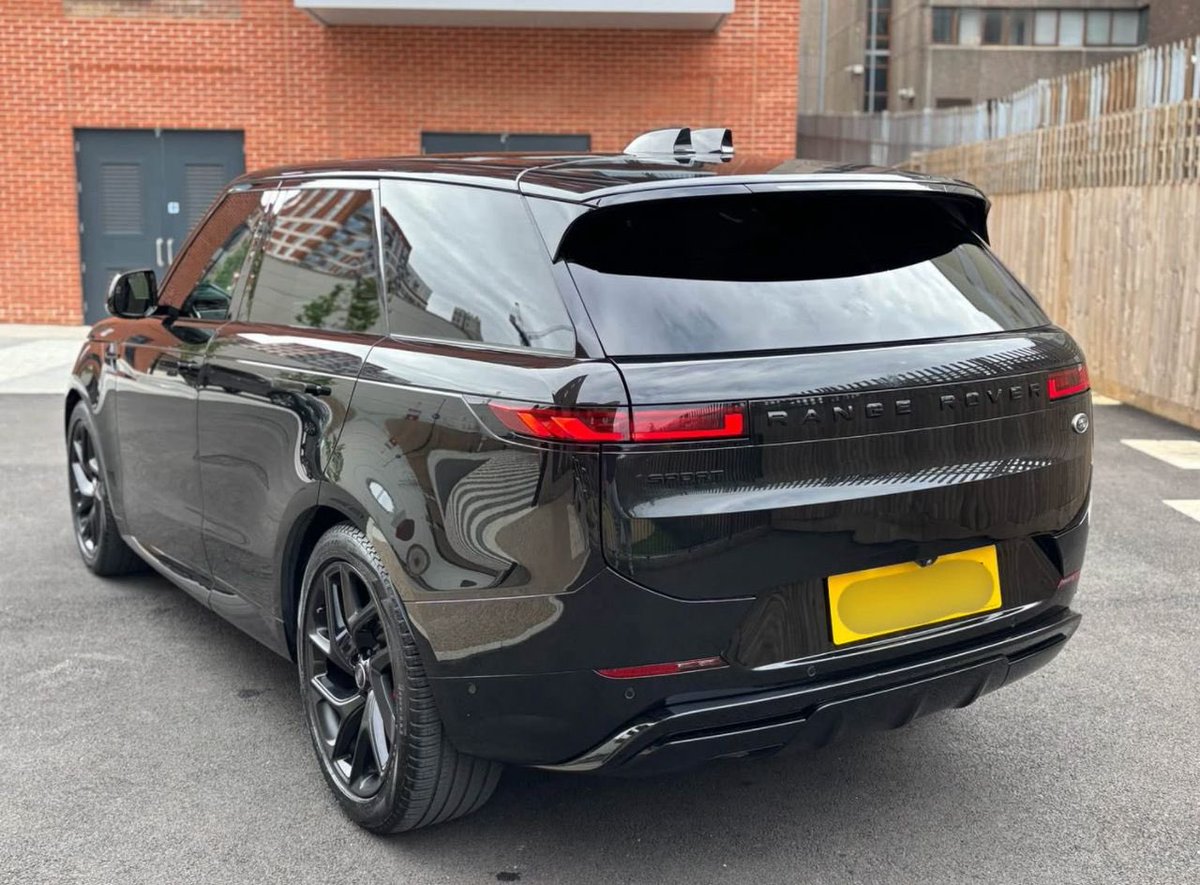 Bar_my's tweet photo. Thanks to @daviekotrijk for his guidance throughout my crypto investment journey, I’m now the proud owner of a Range Rover. https://t.co/2BFWddxR1N