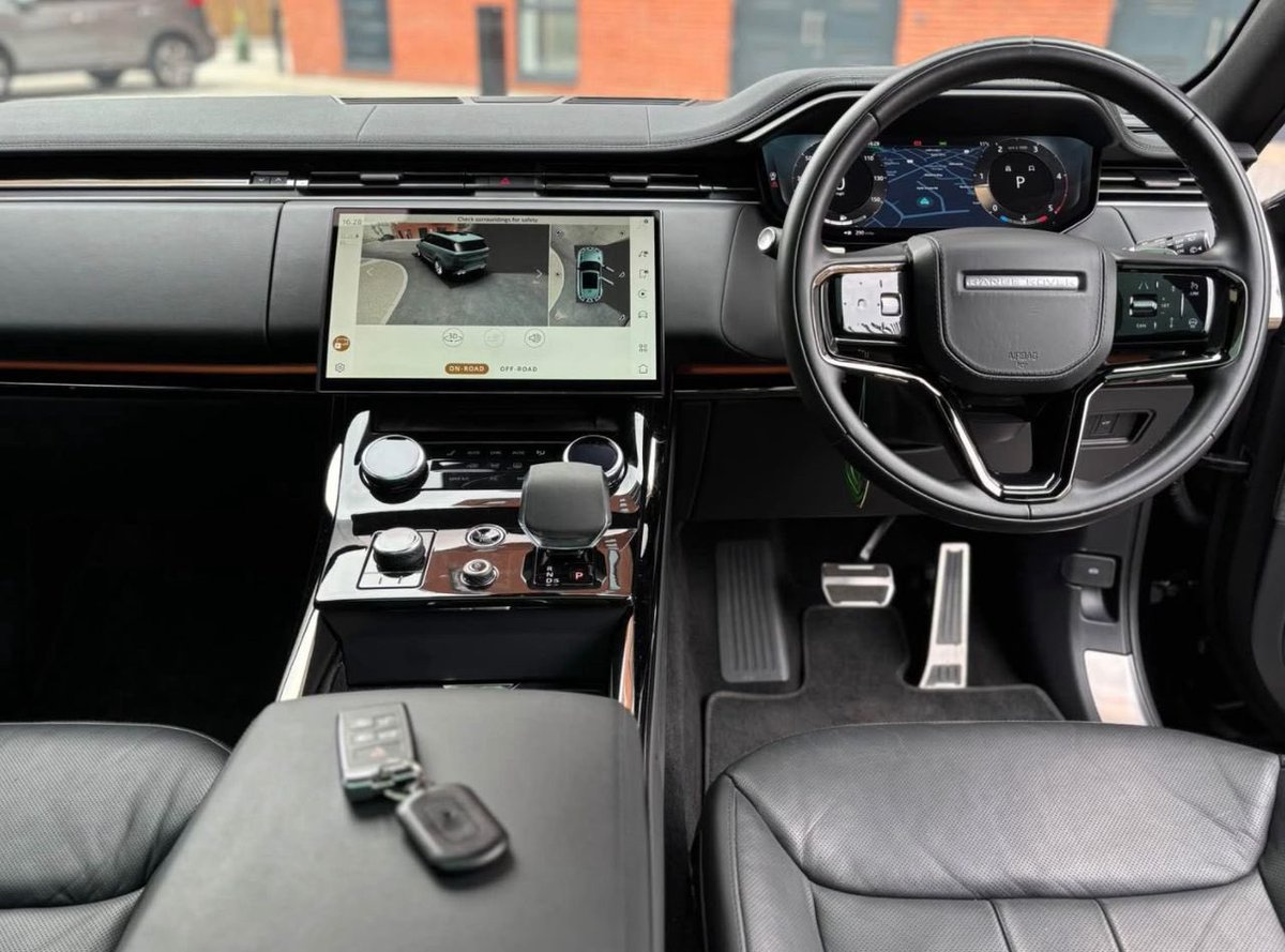 Bar_my's tweet photo. Thanks to @daviekotrijk for his guidance throughout my crypto investment journey, I’m now the proud owner of a Range Rover. https://t.co/2BFWddxR1N