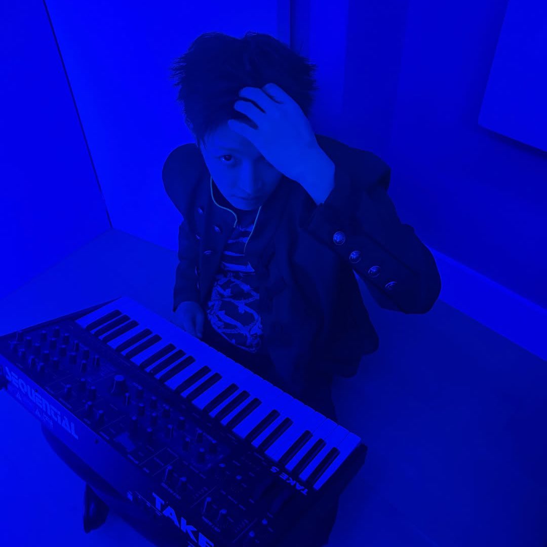 💀✨ tweet media