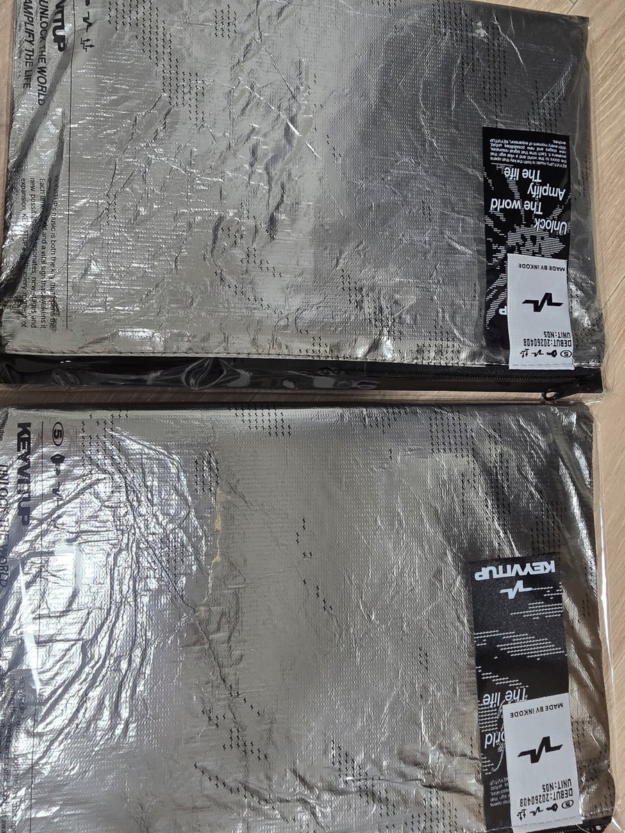 B7oVg's tweet photo. 키빗업 미개봉 포토북버전 앨범 양도 album sell

KEYVIUP ver / LEGENDARY ver 
2개 한세트 0.5
수량많아요 옵챗주세요

반택 /일반택배 가능 
https://t.co/7Y2WmoirpH

키빗업 KEYVITUP 태환 현민 세나 재인 루키아 taehwan hyunmin sena jaein rukia album sell https://t.co/ljvC03BgZT