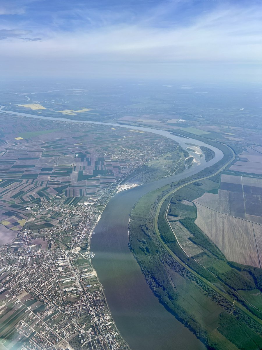 PIFux's tweet photo. Per aeroplanum, ad Histrum vel Danubium : in Serbiae capite Singiduno, vel Alba Graeca, Status visitatio Helvetica https://t.co/fARWuu3Xls
