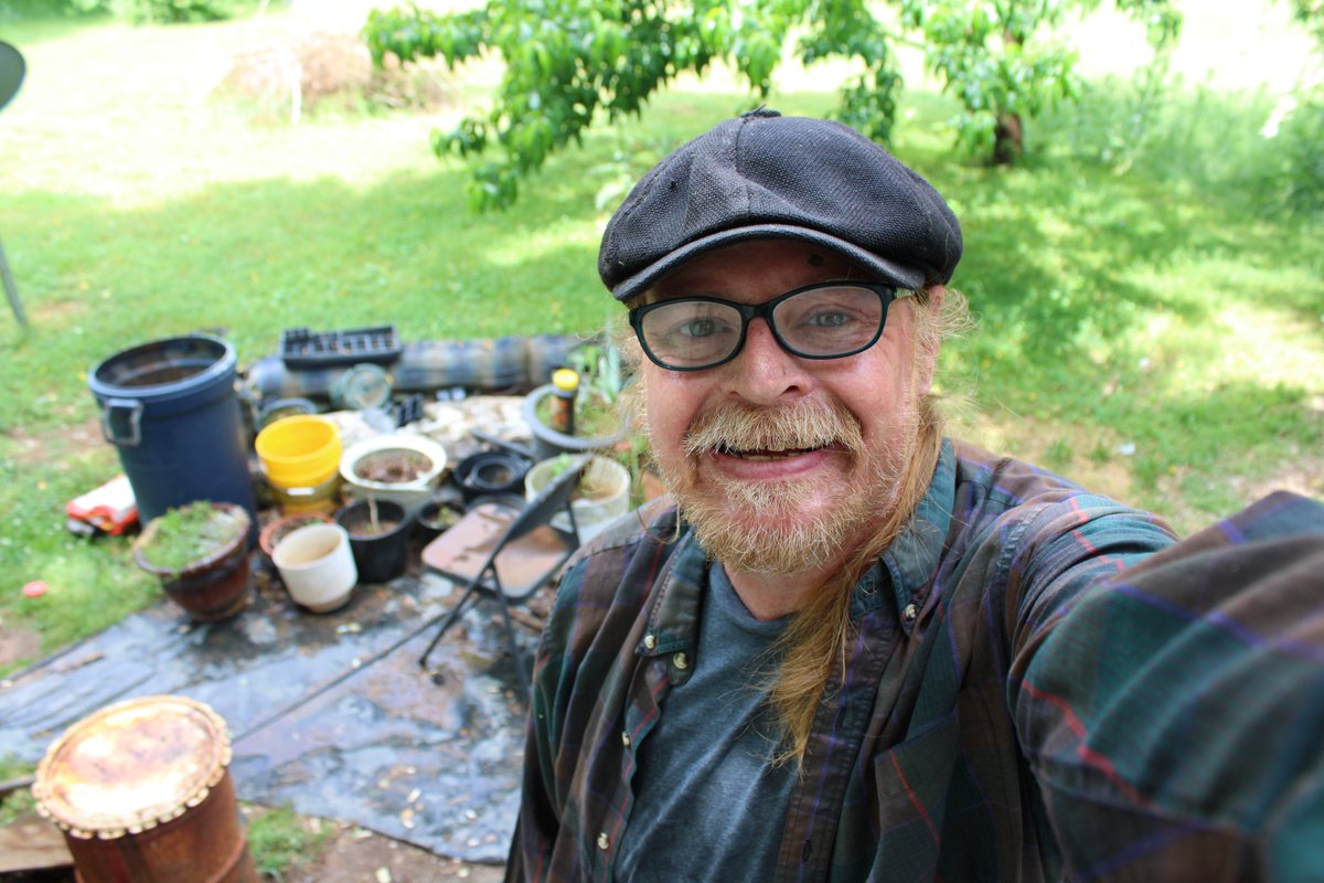 docsanderson's tweet image. #Scientists #Carpenter #RestorationProject #Wolves #Mates @NatGeo @danpeckwx @HeartsofHeroes_
@Nature Mags Lizzie, G knows from working with law&amp;amp;fire depts, equipment maintenance is critical for #Safety mower runs better with grass removed.i use it to mix soil. Mwah Babes Lee