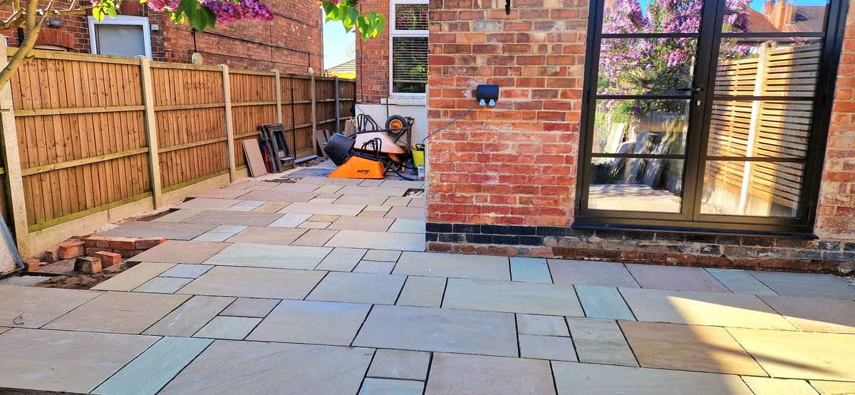 GandJLandscapes's tweet photo. More sandstone today π Excellent team work again πͺ #Nottingham #Mapperley #creatingyourperfectspace https://t.co/ACv8ewCRCD https://t.co/6p0tuwsmo1 https://t.co/Ika8yrcNSy