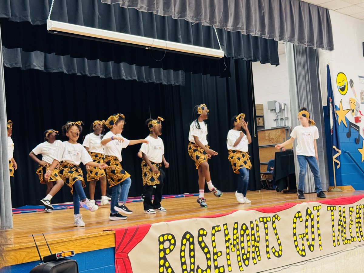 VBFACE1's tweet image. 🤩@RosemontEagles in conjunction with Community in Schools had their talent show on April 24, and they proved that Rosemont definitely has talent! VB FACE Language Ambassadors were on hand as well to interpret for parents. #communitypartnerships #languageaccess