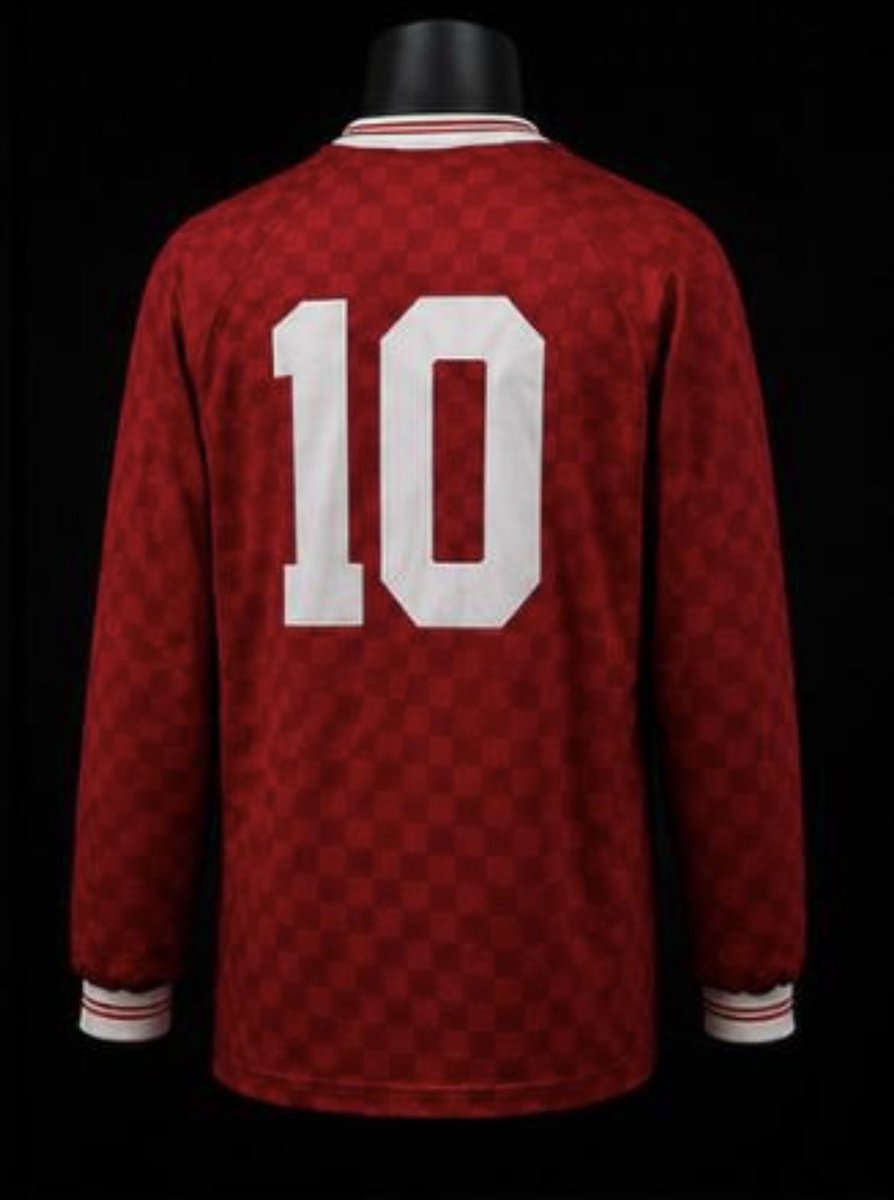 thebodge1's tweet photo. ⚽️ NEW ARRIVAL ⚽️⚽️

A shirt that is a huge part of our clubs history

28th May 1988 

Second division play off final 

Second leg 

Matchworn Paul Kerr

Kerr amongst others threw his shirt into the jubilant away end

And here it is

❤️ https://t.co/eToaSs3SPS