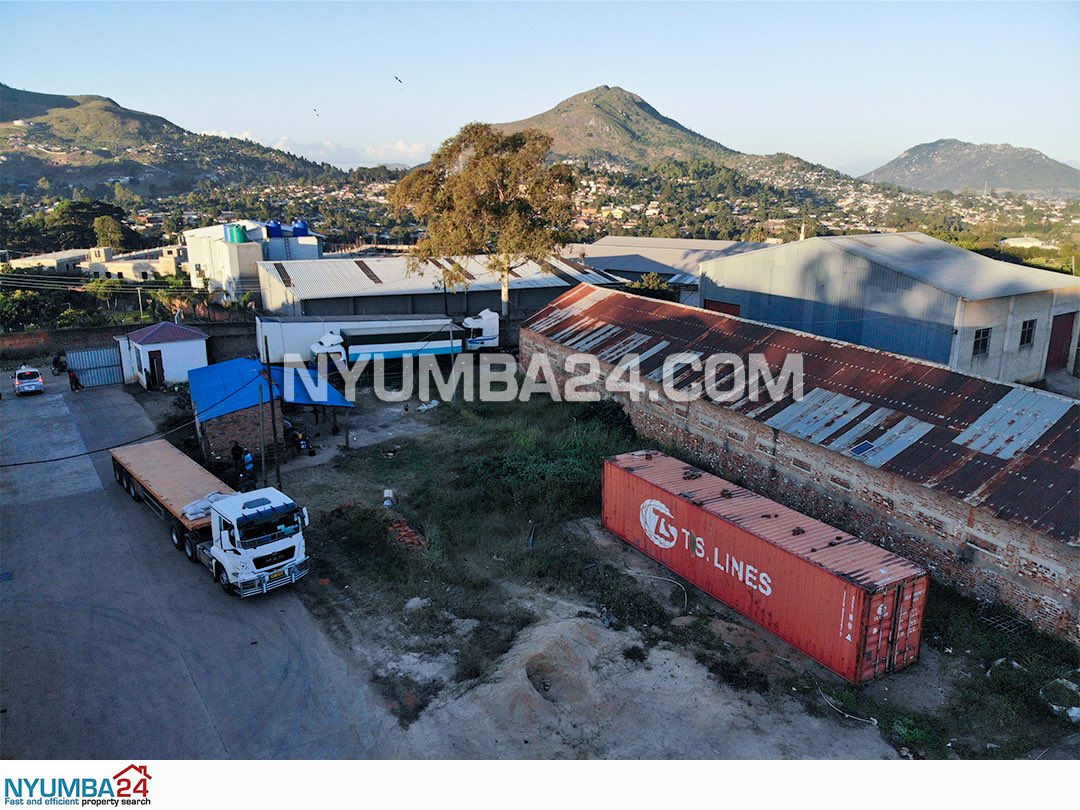 Nyumba24MW's tweet image. For Sale: Warehouses for Sale in Limbe, Blantyre

A substantial 6,000 sqm warehouse facility suited for logistics, storage, and industrial operations offering excellent accessibility on the M4 road. 

Guide Price: K4.5 Billion

#Malawi #RealEstate #Property #Business