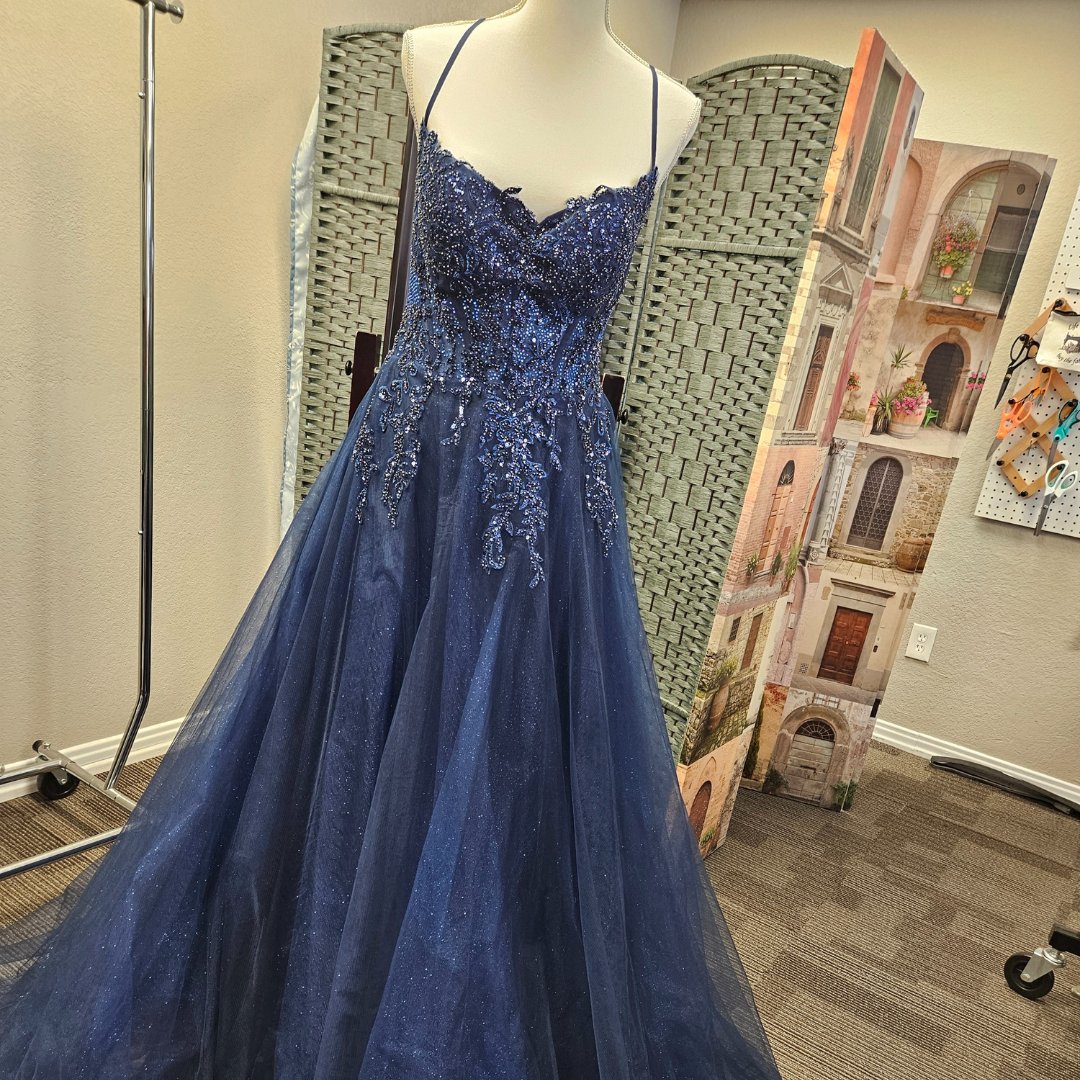 SewFit1's tweet photo. Everybody is unique, and that's why my custom alterations are tailored just for you. From formal wear to everyday looks, I'll create the perfect fit. Contact me today to get started! #CustomAlterations
https://t.co/QqV9p1uAqV https://t.co/8VyFIpNMuC