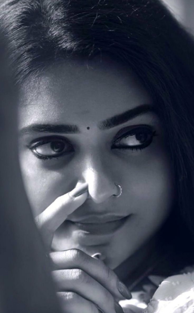 Elite_Hishalee's tweet photo. மூக்குத்தி ஒளியில்
கூடவா தெரியவில்லை
இவள் வெக்கத்தில்
சிவந்த மரகதக்கல் ....

                #hishalee ✍️ https://t.co/QXu6EVqliv