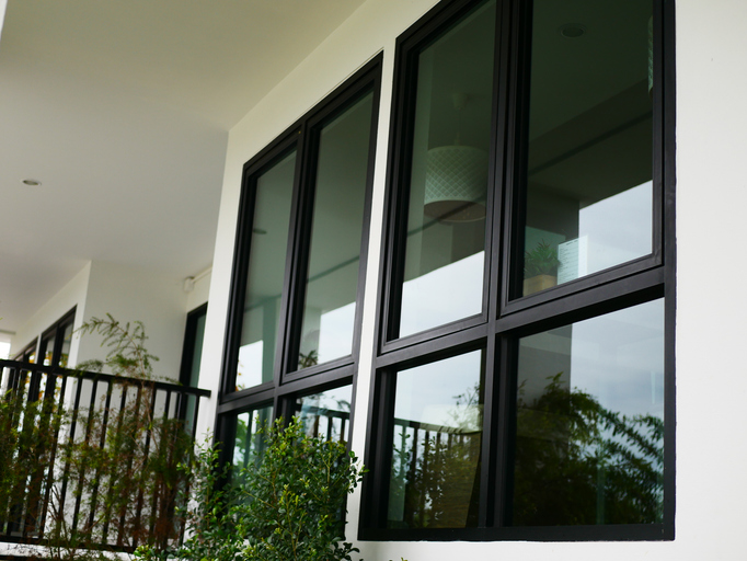 SPFtint's tweet photo. Ever notice how much cooler tinted spaces feel? 🥶 Window film helps reduce heat buildup and creates a more consistent indoor environment. https://t.co/r1qapED5Gg