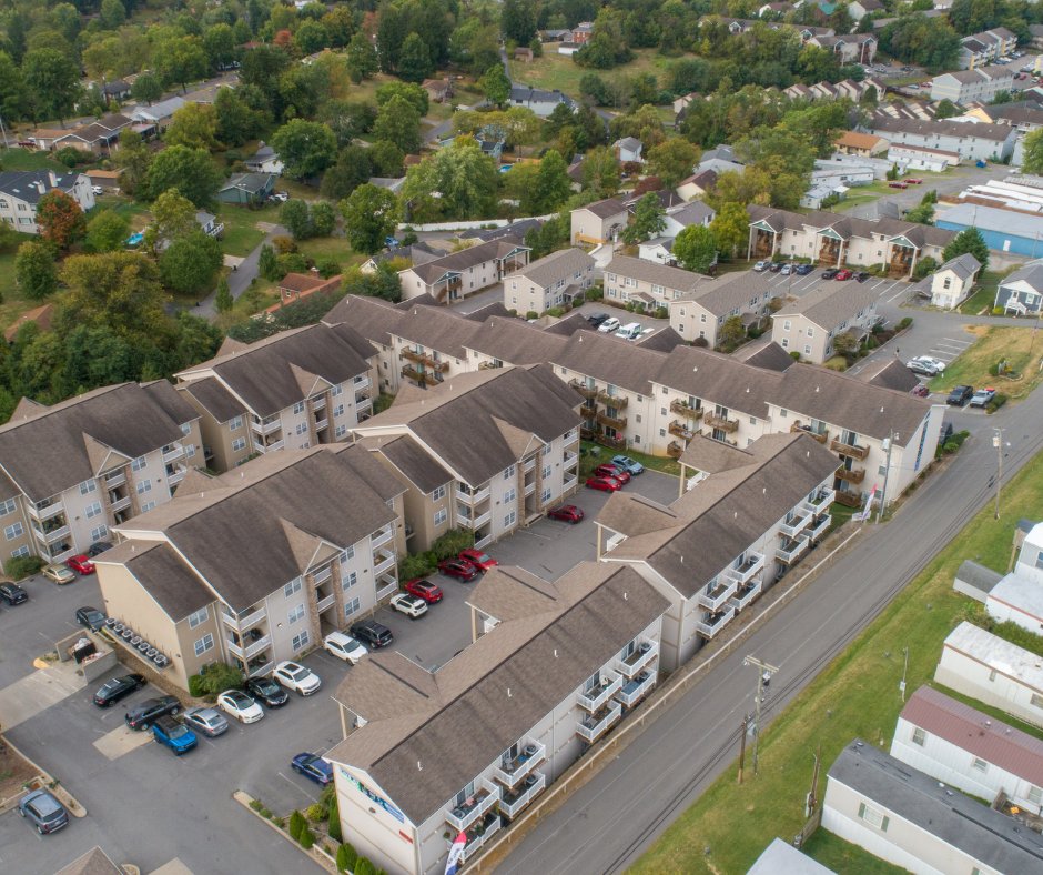 LiveAtMetro_'s tweet photo. Stonewood Apartments are just minutes from Suncrest Town Center, Milan Puskar Stadium, and Ruby Memorial Hospital, with simple, comfortable living when you’re home.

1 &amp; 2 bedrooms, fireplaces, private decks, a heated pool, and a fitness center.
https://t.co/FdrSRqs5kx https://t.co/Tpfkrk4Ceb