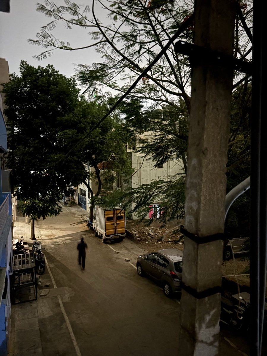Inhume's tweet photo. @NammaBESCOM @Pradeepshanks @BescomTa Sir/madam, thanks for continuous power cuts as now we can fully explore the night mode function of our phone cameras! In fact, you should regularly do it to encourage global companies to test their night mode functions in #bangalore as it won’t be possible in any other city https://t.co/dabo5S8swL