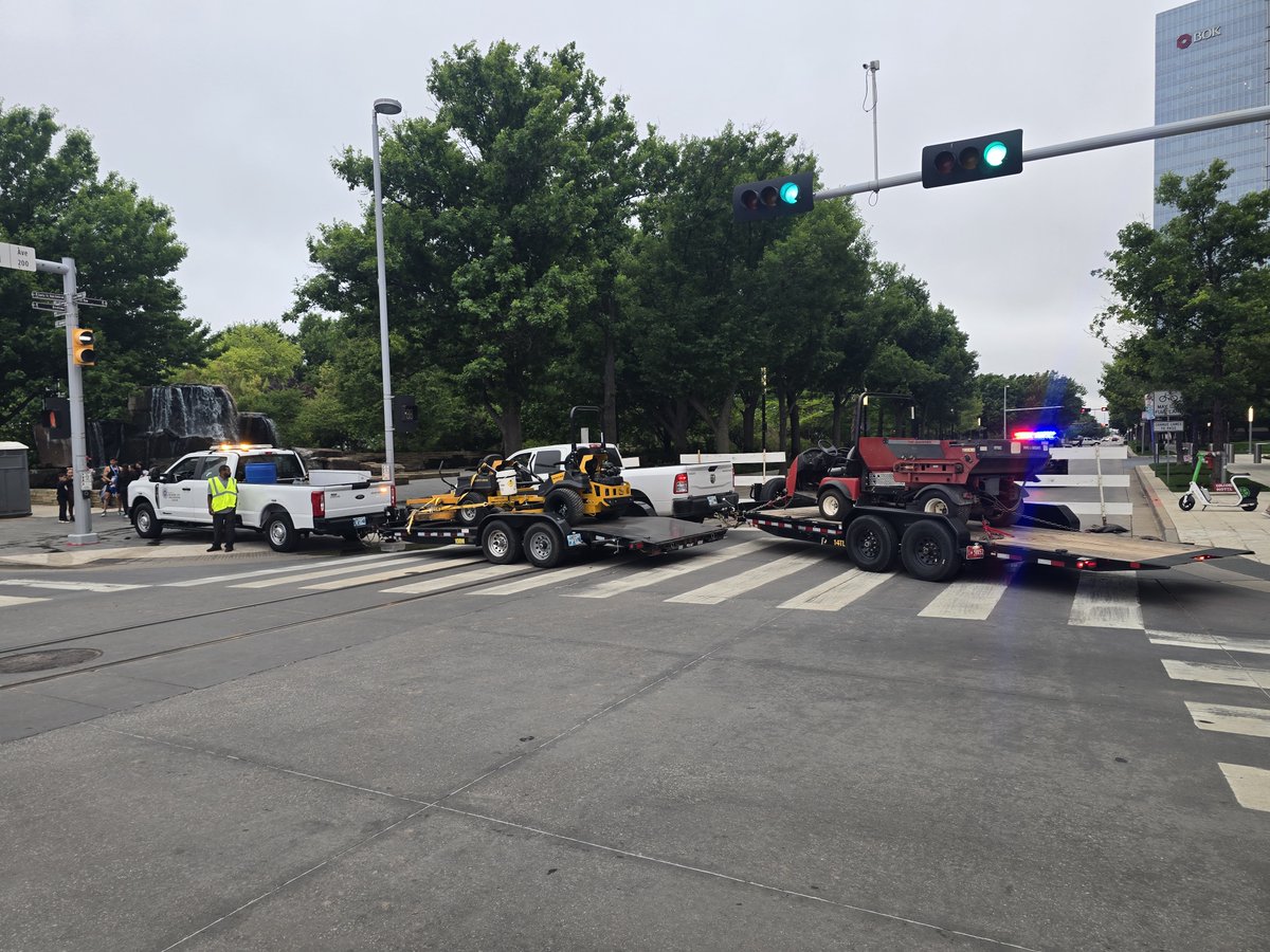 okcparks's tweet photo. We are proud to be part of the @cityofokc team that supports the @OKCMarathon. We have lots of jobs before, during, and after the races, including blockades. Thanks to our Grounds team members who volunteered to work to keep runners and spectators safe. #RUNtoREMEMBER https://t.co/vWs0yox3Ip