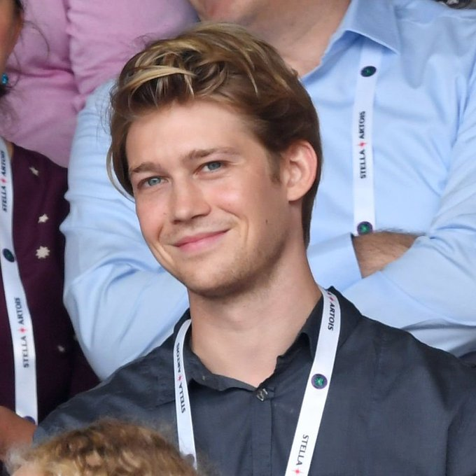 Joe Alwyn Styled 🌊🪶 tweet media
