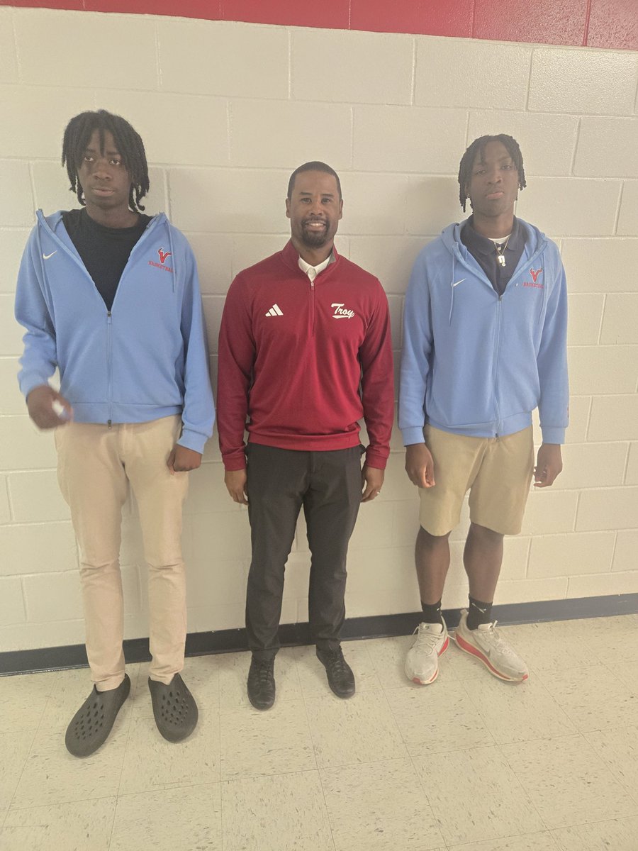 CoachSmittyC's tweet photo. I want to thank @CoachBanks2008 for coming keeping Pacelli Catholic in mind, cant wait to get to camp and talk with Coach Boone @BooneBoonec 
@MichaelRowee https://t.co/wG2Kaa57dl