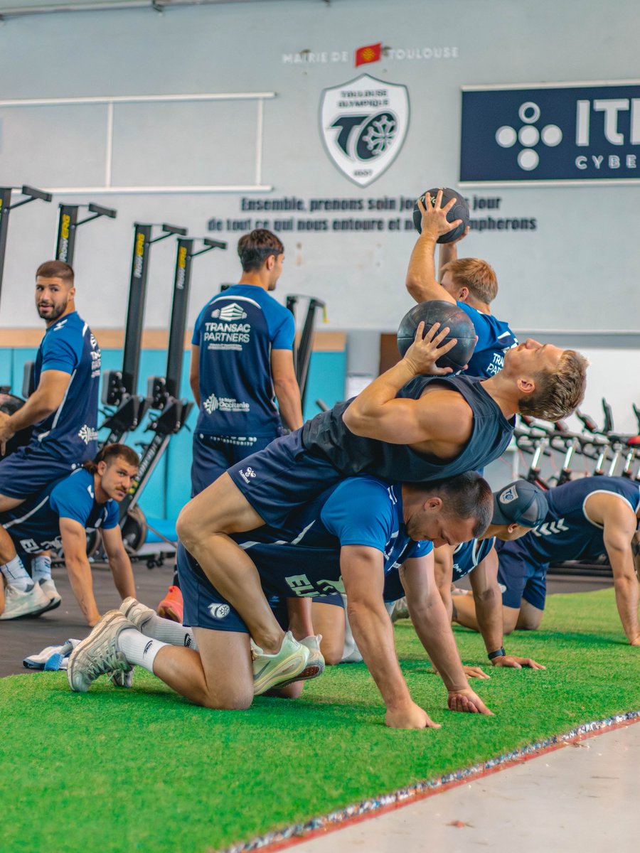 TOXIII's tweet image. 🛠️ 𝐃𝐢𝐬𝐜𝐢𝐩𝐥𝐢𝐧𝐞, 𝐫𝐢𝐠𝐮𝐞𝐮𝐫, 𝐭𝐫𝐚𝐯𝐚𝐢𝐥 🏋️

Nos Olympiens mettent du cœur à l’ouvrage pour préparer au mieux le déplacement à Hull ce dimanche face à @hullfcofficial.

On ne lâche rien ✊

#TOgether