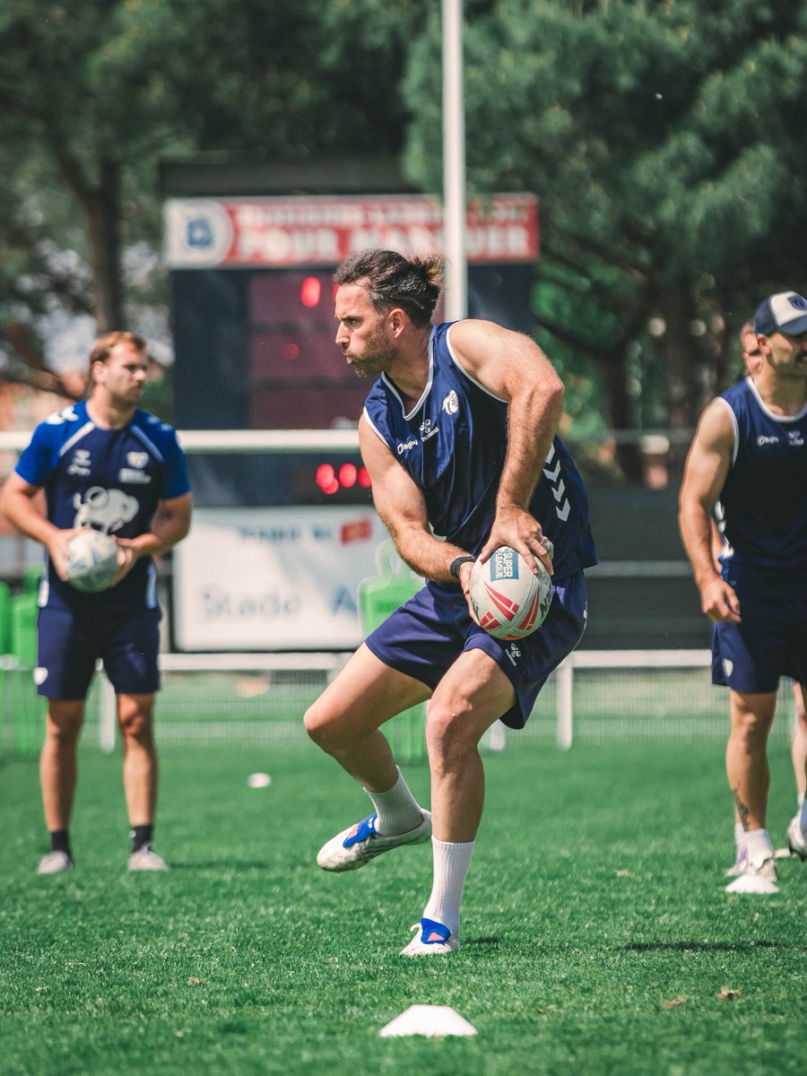 TOXIII's tweet image. 🛠️ 𝐃𝐢𝐬𝐜𝐢𝐩𝐥𝐢𝐧𝐞, 𝐫𝐢𝐠𝐮𝐞𝐮𝐫, 𝐭𝐫𝐚𝐯𝐚𝐢𝐥 🏋️

Nos Olympiens mettent du cœur à l’ouvrage pour préparer au mieux le déplacement à Hull ce dimanche face à @hullfcofficial.

On ne lâche rien ✊

#TOgether