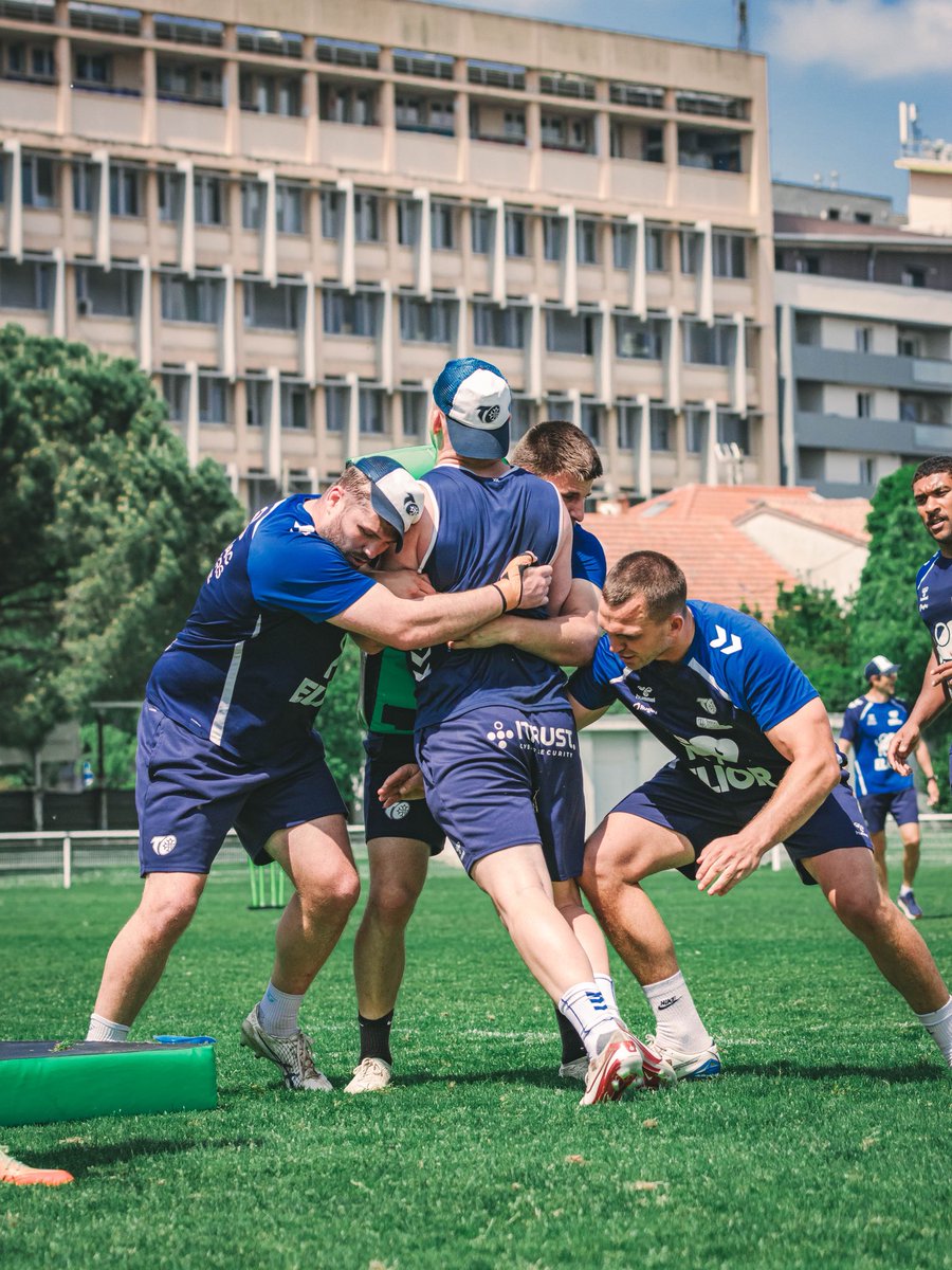 TOXIII's tweet image. 🛠️ 𝐃𝐢𝐬𝐜𝐢𝐩𝐥𝐢𝐧𝐞, 𝐫𝐢𝐠𝐮𝐞𝐮𝐫, 𝐭𝐫𝐚𝐯𝐚𝐢𝐥 🏋️

Nos Olympiens mettent du cœur à l’ouvrage pour préparer au mieux le déplacement à Hull ce dimanche face à @hullfcofficial.

On ne lâche rien ✊

#TOgether