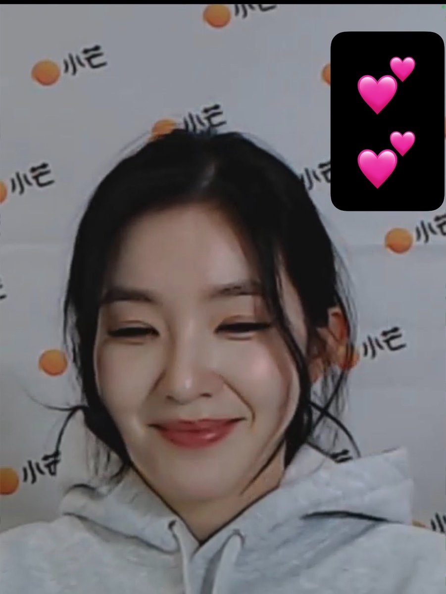 seulspires's tweet image. Heart melted today during the video call.

#irene #redvelvetirene #irene_biggestfan