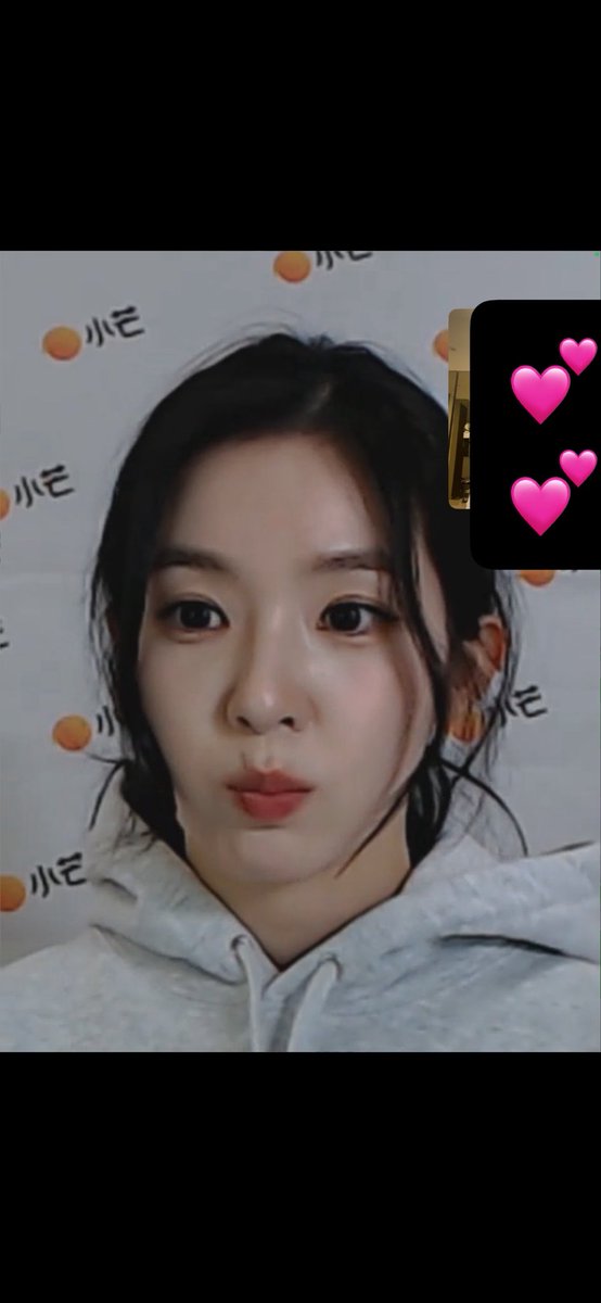 seulspires's tweet image. Heart melted today during the video call.

#irene #redvelvetirene #irene_biggestfan