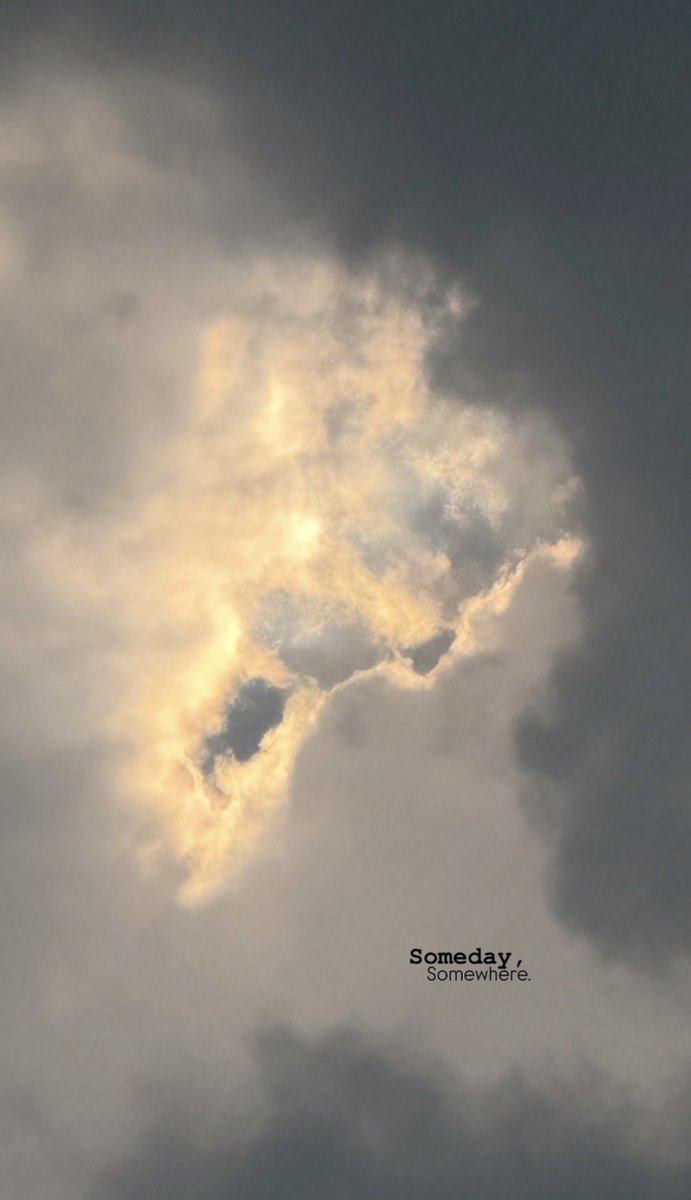 gaurav_61's tweet image. कही पढ़ा था के ,

“मरता नहीं कोई किसी के बग़ैर , ये हकीकत है ..
मगर सिर्फ़ साँस लेने को, जीना तो नहीं कहते जनाब”

#Ishq #YOU #Life #Blessed 🧿