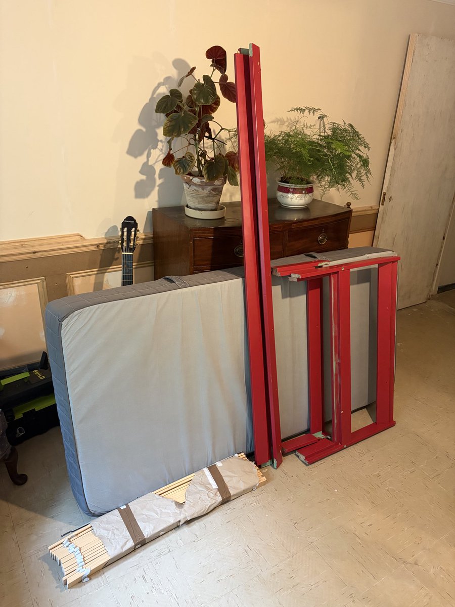 DeliverEasyLtd's tweet photo. From Kilburn to Kennington today 📦🛏️

Picked up a bed frame &amp; a single mattress in Kilburn and delivered safely to one of our clients in Kennington.

Another happy customer in the books ✅

📩 Get in touch for a reliable&amp; stress-free service. 
📞 07395844429 https://t.co/4eQEzIO1I2
