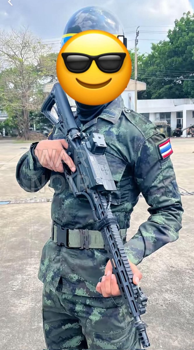 war_noir's tweet image. #Thailand 🇹🇭: A new photo posted by a Royal Thai Army soldier armed with a quite notable hardware.

The Thai soldier is carrying a Sig Sauer SIG M400 rifle; fitted with #Israel-made 🇮🇱 Smart Shooter “SMASH 2000L (3000)” AI-powered Fire Control System.