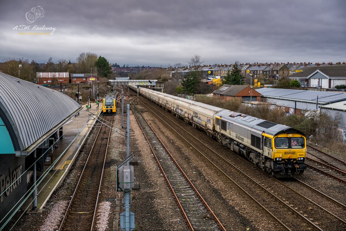 ASMRailPhotos's tweet image. 🖍️| 6N85 0858 Lynemouth Power Stn (Gbrf) to Tyne Coal Terminal Gbrf

📣| @GBRailfreight 
🚂| Class 66693
📍| Pelaw
📆| 21/02/2026

#class66 #66693 #gbrf #gbrailfreight 

📸| Photography by @ASMRailPhotos©️