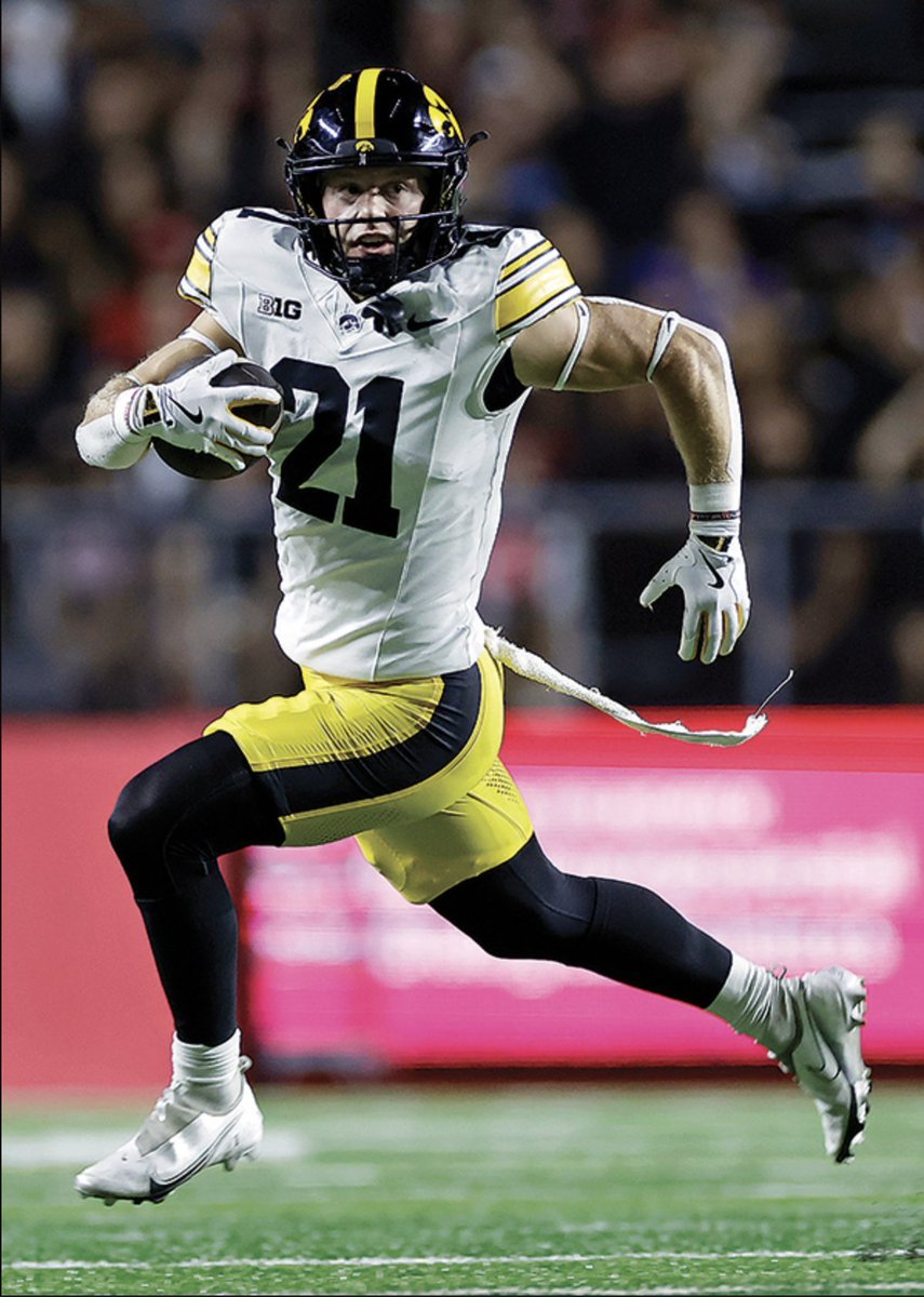 Newbear's tweet image. I've been calling for a Will Howard-Drew Allar Latrobe Battle Royale sponsored by Mike McCarthy QB School for months. #GoBucks #WeAre

[checks @TommyJaggi's notes]

The battle between Kaden Wetjen &amp;amp; Eli Heidenreich is about to be pure theatre.

#Hawkeyes #GoNavy #RollGoats