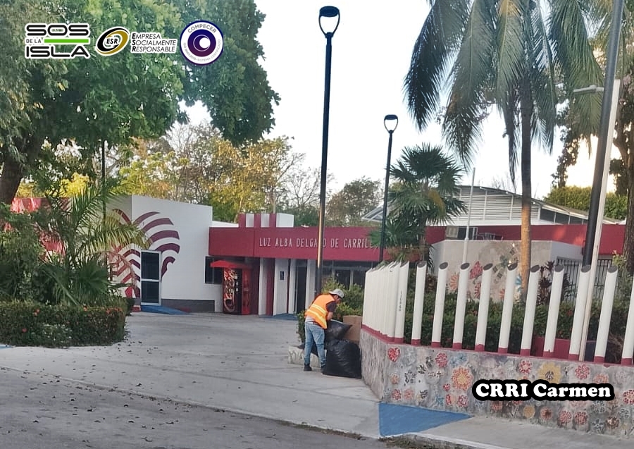 EN EL CRRI CARMEN!  👩‍⚕️👨‍🦽‍👨‍🦼😉
Los CHITOS atendiendo recolección en dependencias en Ciudad del Carmen 🧢🚛🧤🚶‍♂️🦺🚶‍♂️ 🥾
¡Siempre Cumpliendo!  🤝
Siempre Trabajando Por un Carmen Más Limpio 😉💚♻️

#Abril2026
#SOSdelaIsla 🏝🚮♻️🏞
#empresacarmelita 🆘💪💯