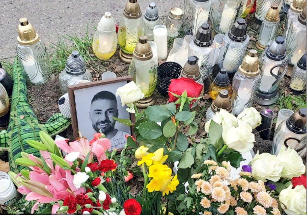 Fana43124688's tweet image. 🕯🪔💐🎗We want to honor MP Litewka posthumously. A request has been submitted to 🇵🇱 Polish President @NawrockiKn. "Poland has lost a man whose heart beat with the rhythm of goodness."
#Poland #ŁukaszLitewka
⬇️
dziennikzachodni.pl/chca-posmiertn…